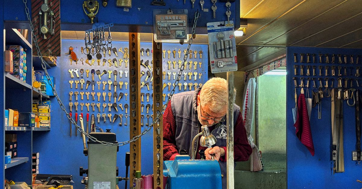 Who Is the Cheapest Locksmith in Queens? Why Lowest Price Can Cost You More — College Point Locksmith